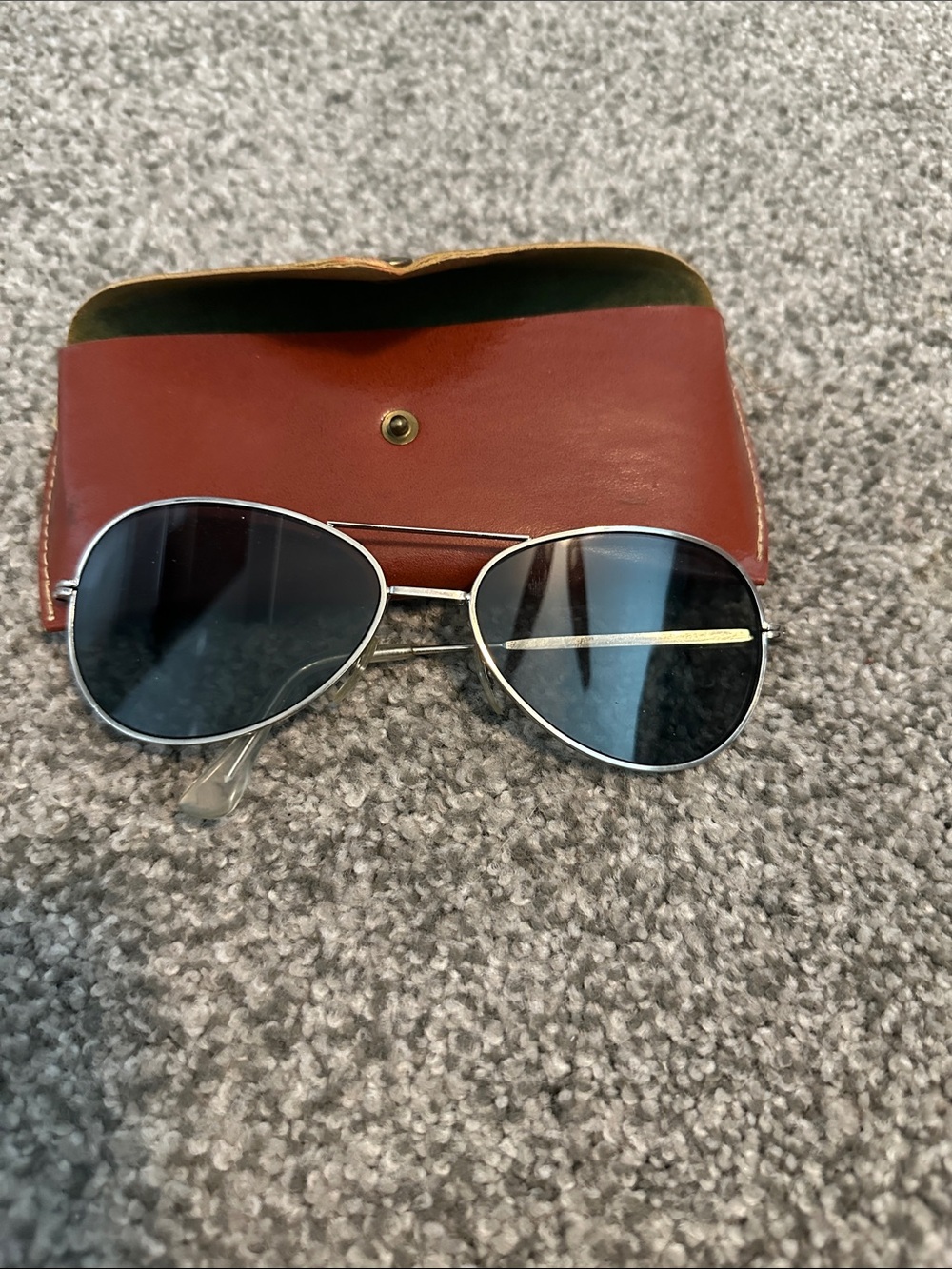 Aviator Metal Frame Sunglasses in Silver with Black Lenses